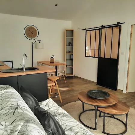 Les Amandiers Apartment *